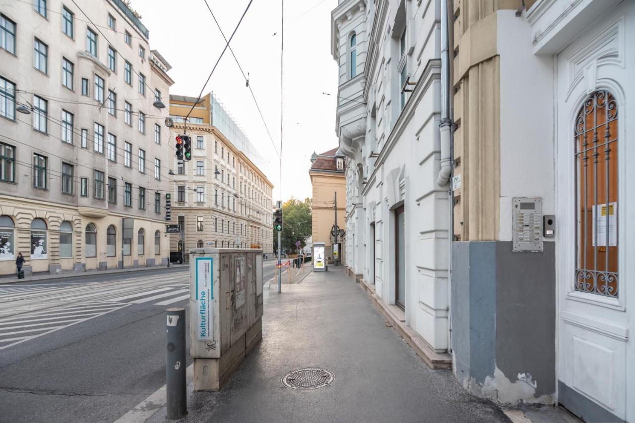 Cozy And Central City Apartment At The Belvedere Вена Экстерьер фото